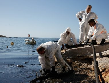 Αλλάζουν τα δεδομένα για τη ρύπανση στο Σαρωνικό- Πως εμπλέκεται το «Blue Star Patmos»;